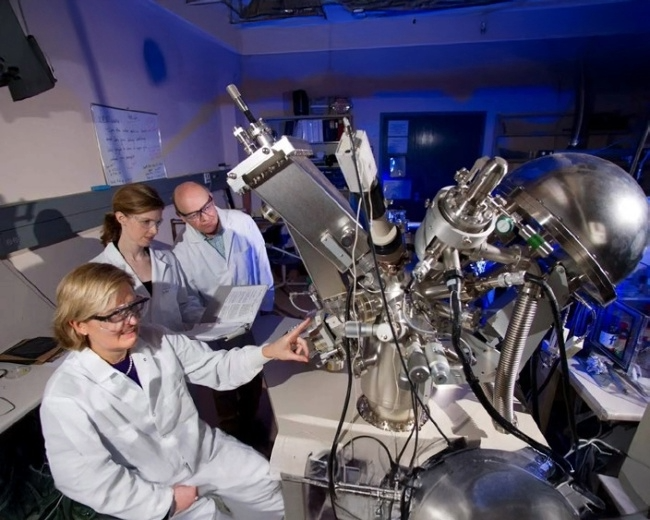 Photo of three Georgia Tech researchers in the lab.